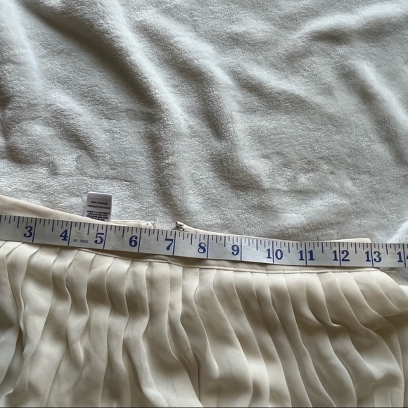 Express Size 2 black and white - Picture 7 of 11